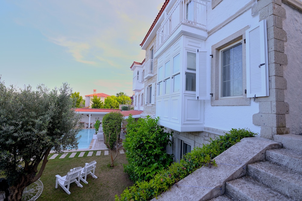 Peremere Alacati Hotel 7/50