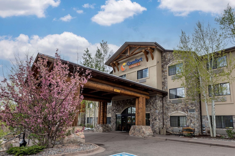 Comfort Suites At Evergreen Parkway 1/48