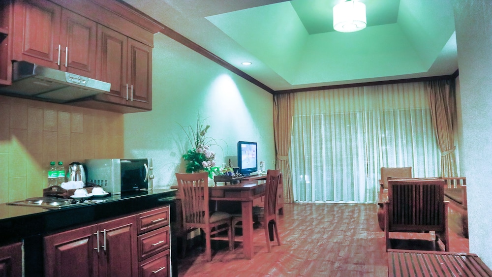 Aiyaree Place Hotel 59/75