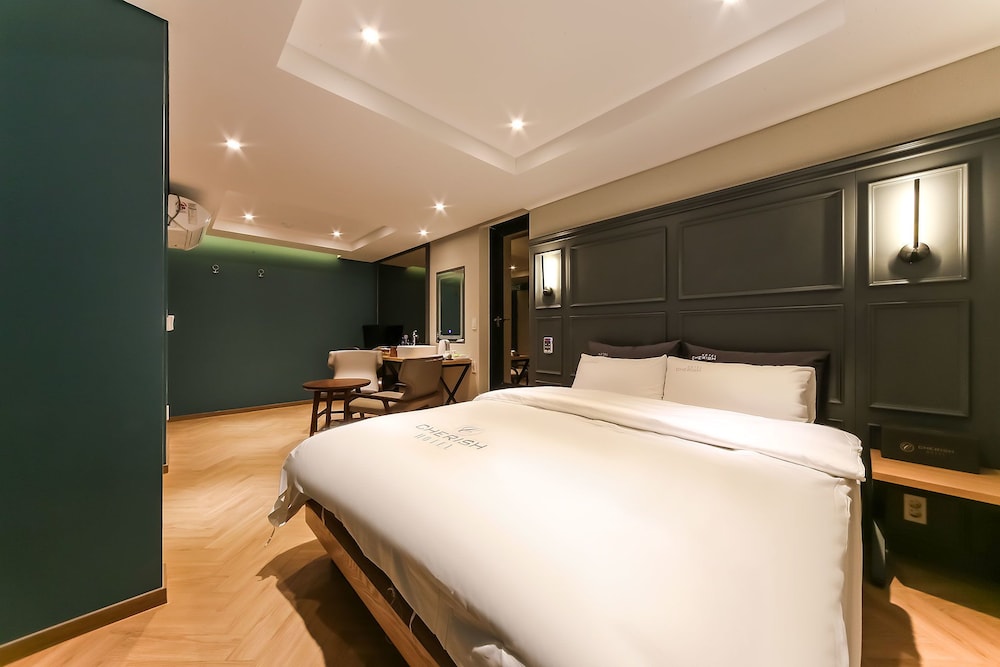 Cherish Hotel 15/50