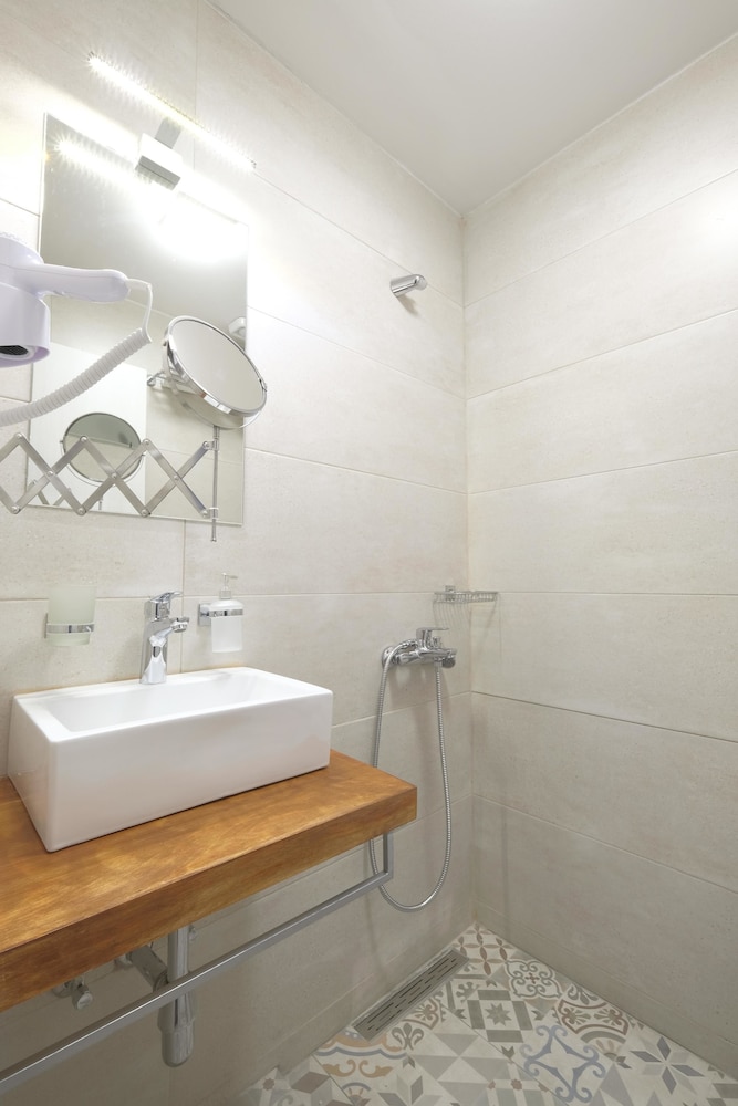 Agora Residence 46/50
