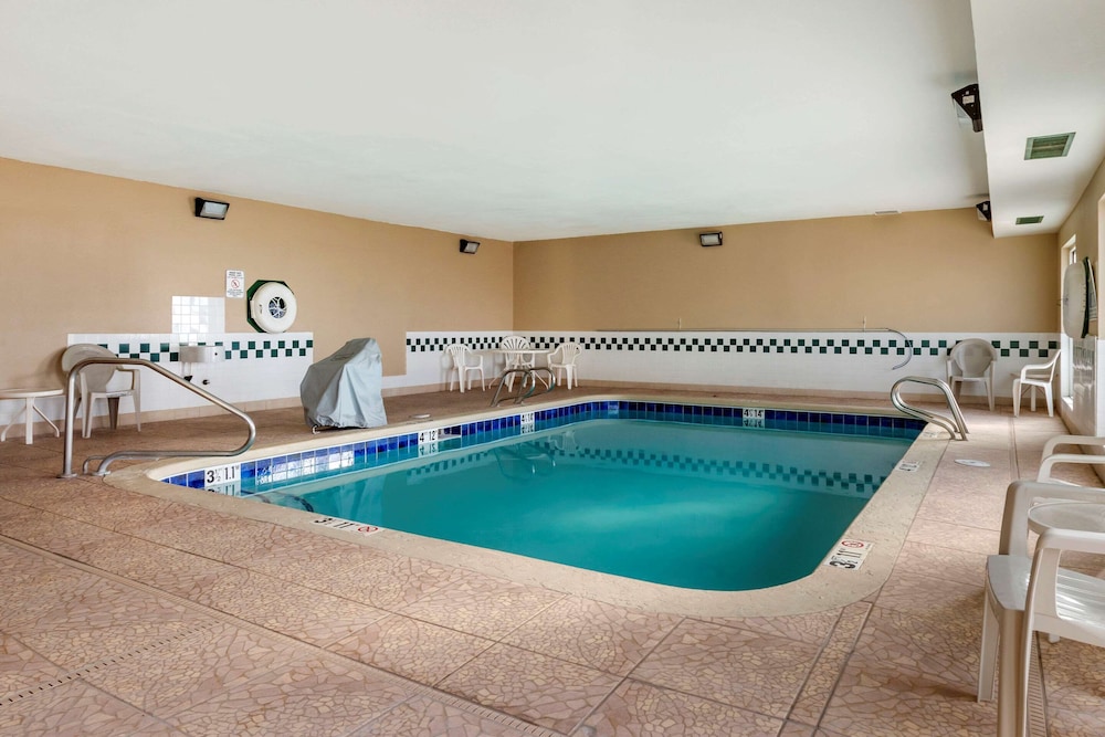 Comfort Inn & Suites Alameda At Albuquerque Balloon Fiesta Park 12/30