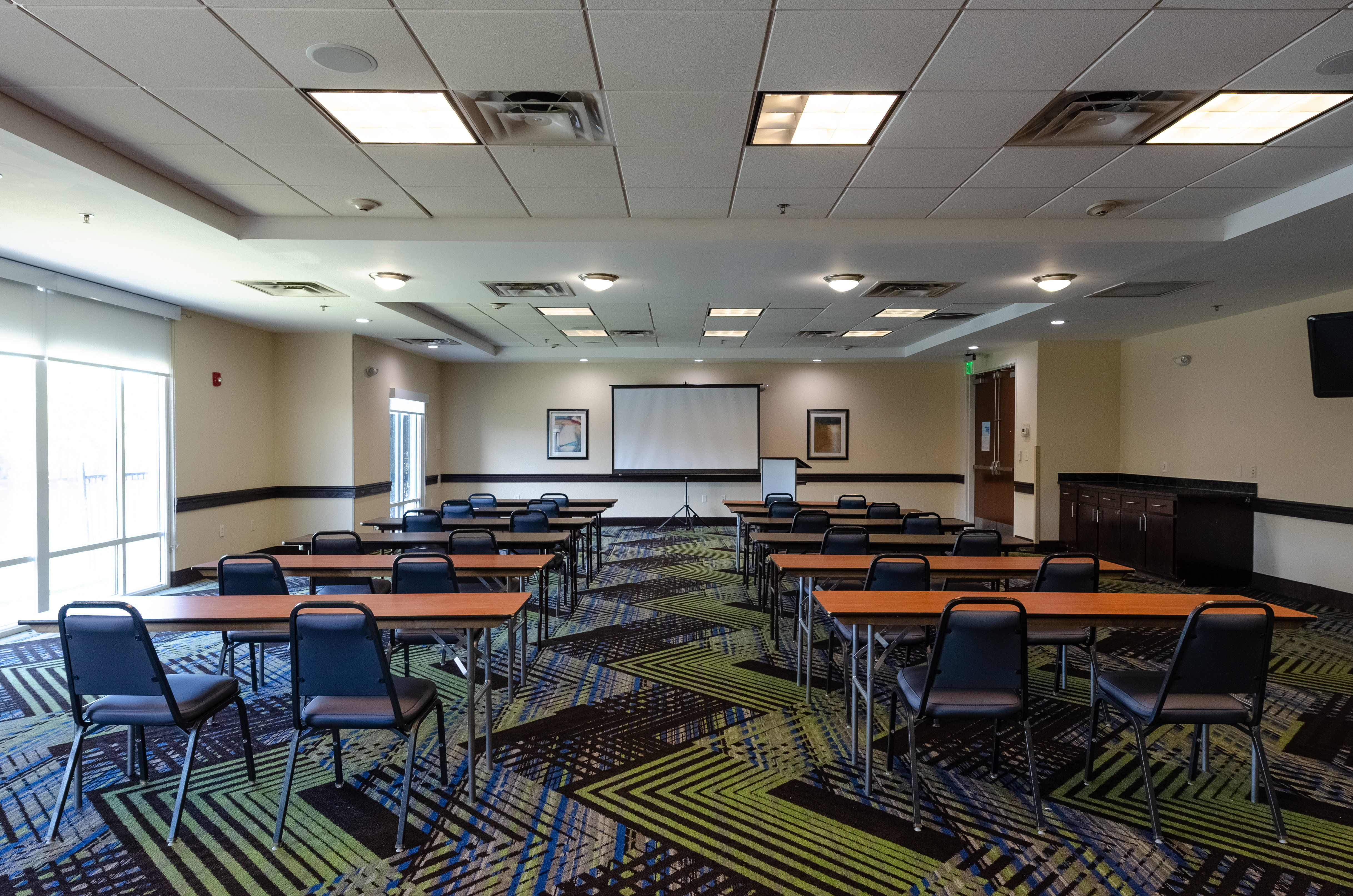 Holiday Inn Express Suites Atlanta Airport West Camp Creek 19/22