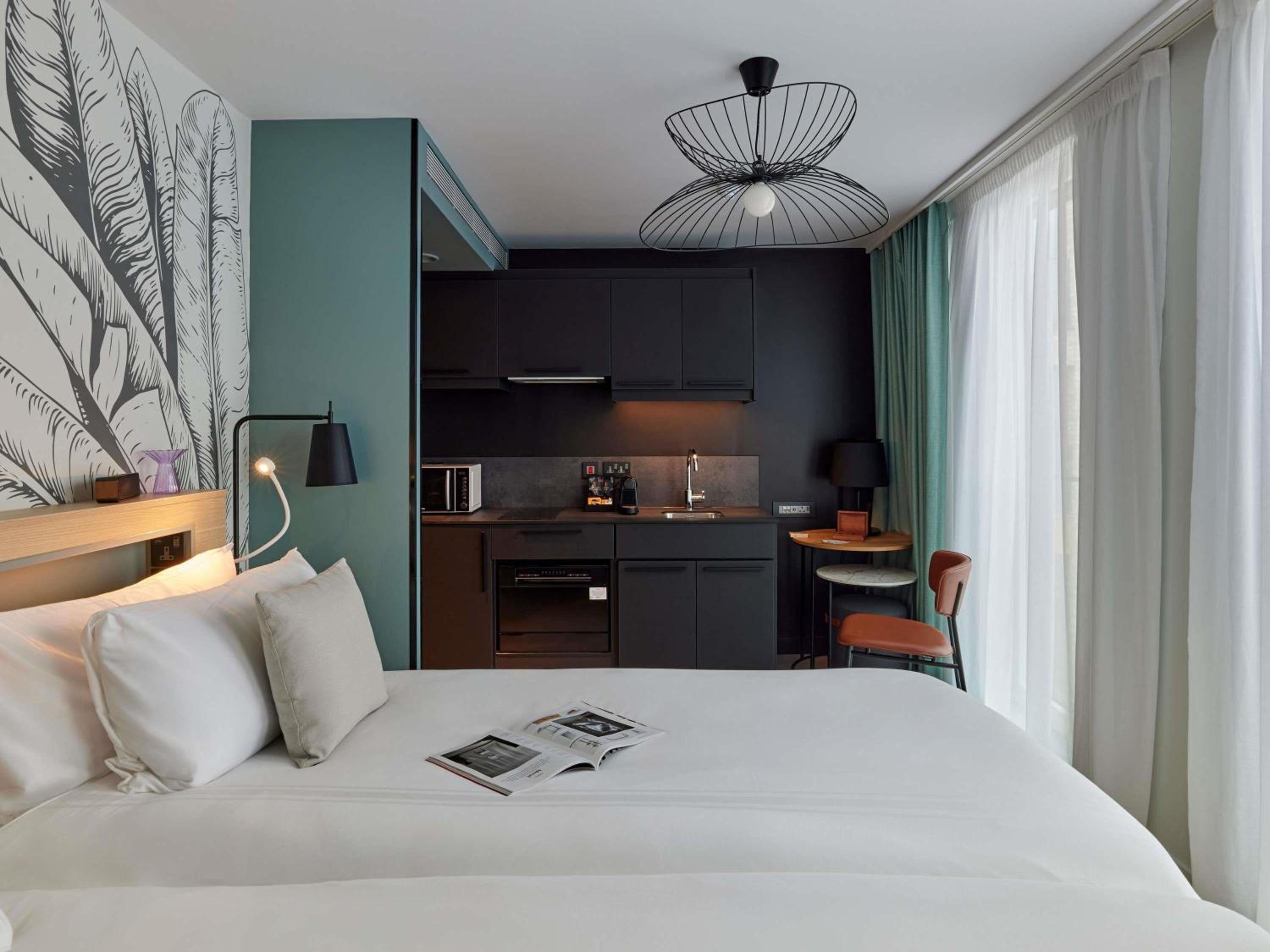 STUDIO, TWIN BEDS