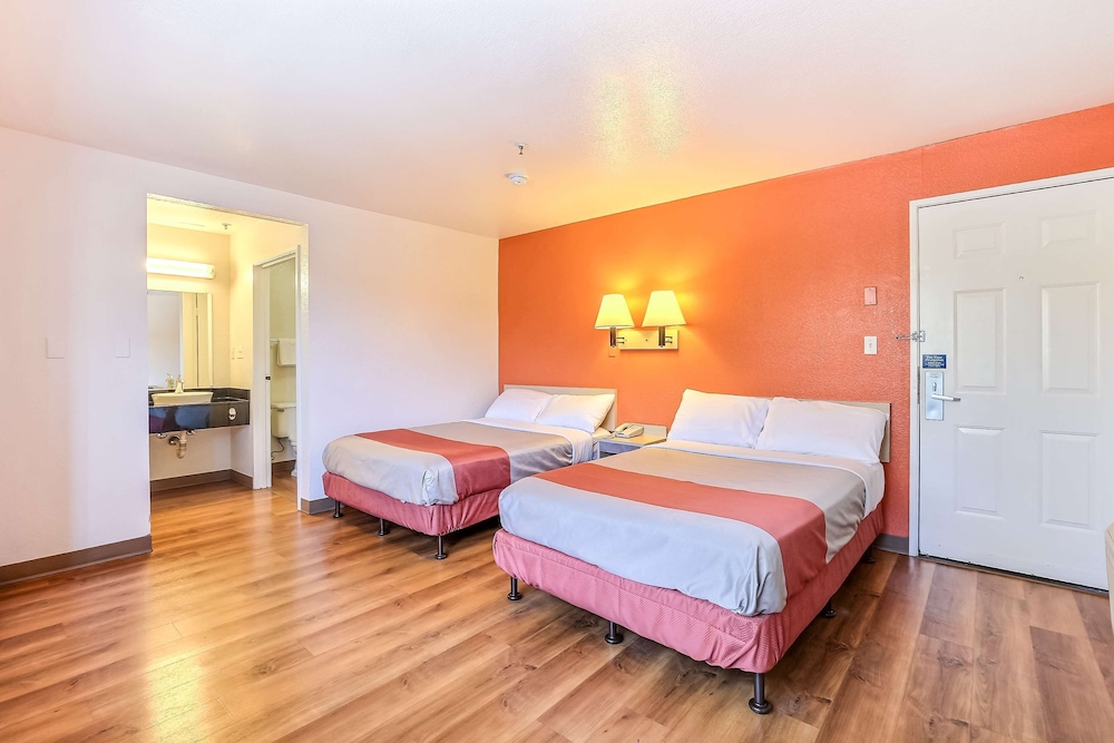 Motel6 Pinole, CA 25/40