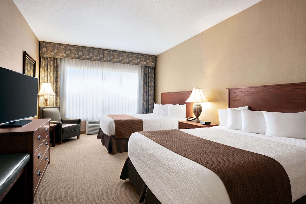 Days Inn & Suites By Wyndham Strathmore 5/29
