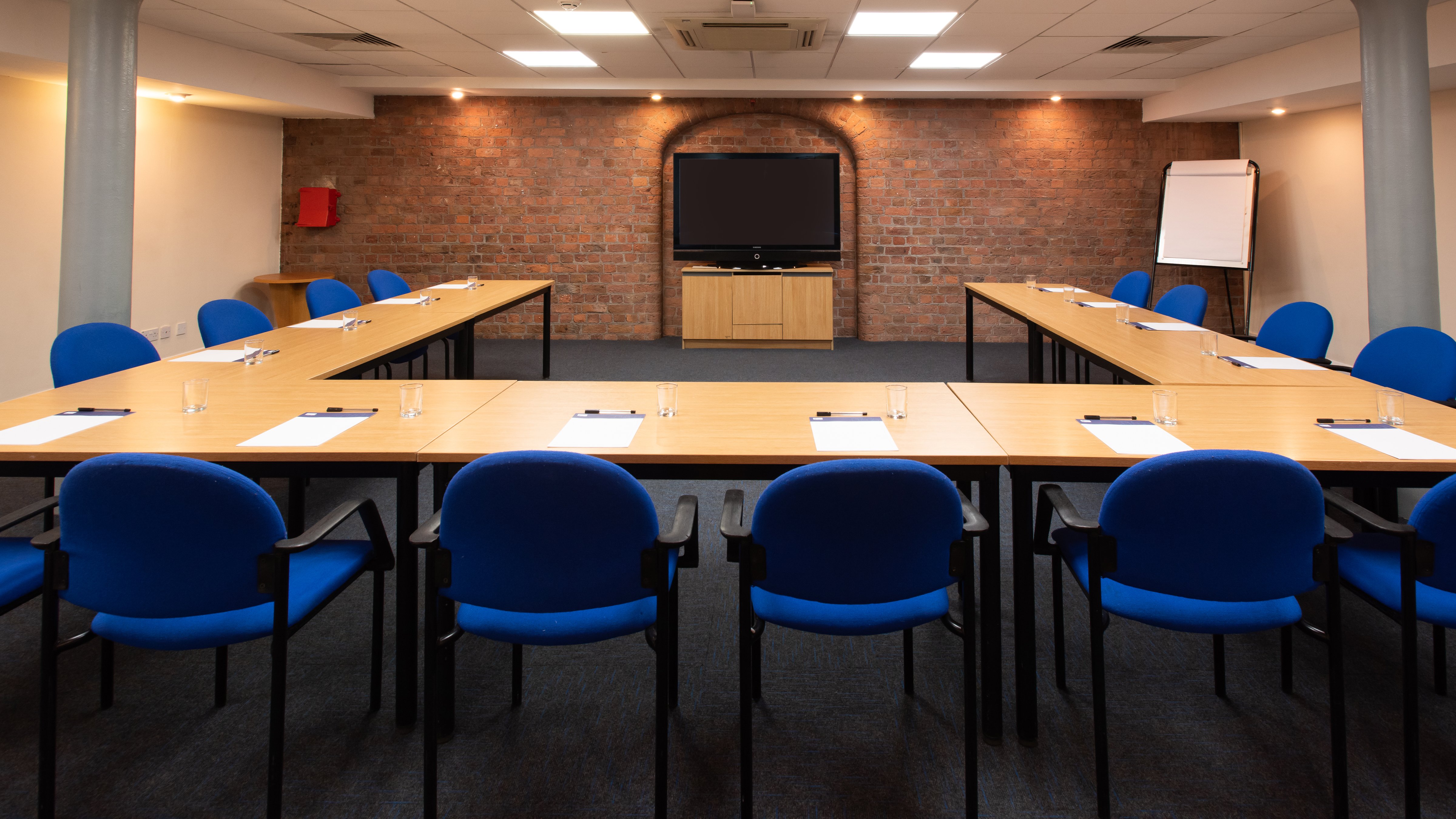 Holiday Inn Express Liverpool Royal Albert Dock 63/76