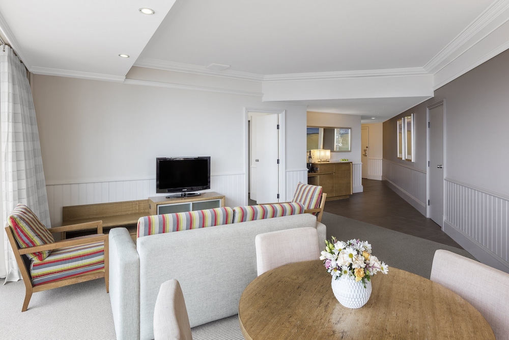 Crowne Plaza Terrigal 52/75