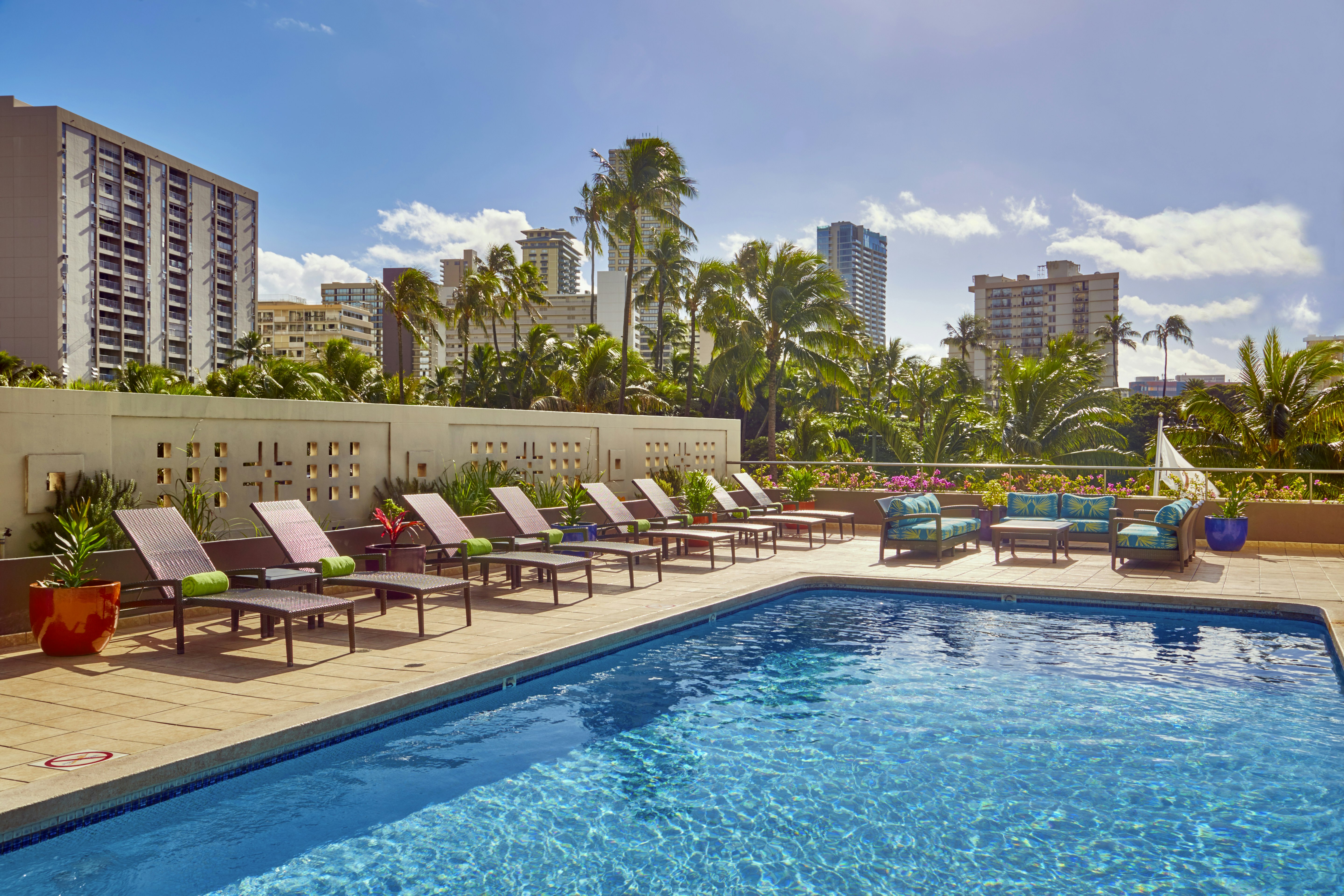 Doubletree By Hilton Alana Waikiki Beach Hotel 2/73