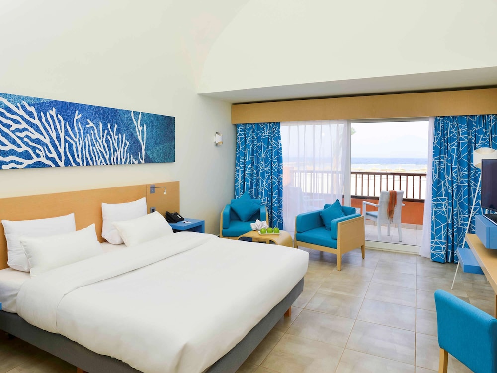 STANDARD, QUEEN BED, SEA FRONT