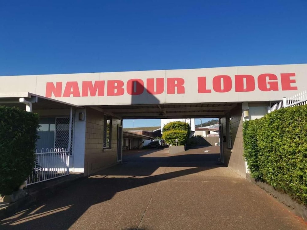 NAMBOUR LODGE MOTEL 27/37
