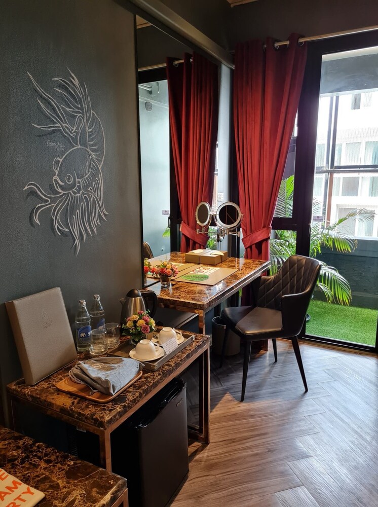 Ratchada Boutique 35/50