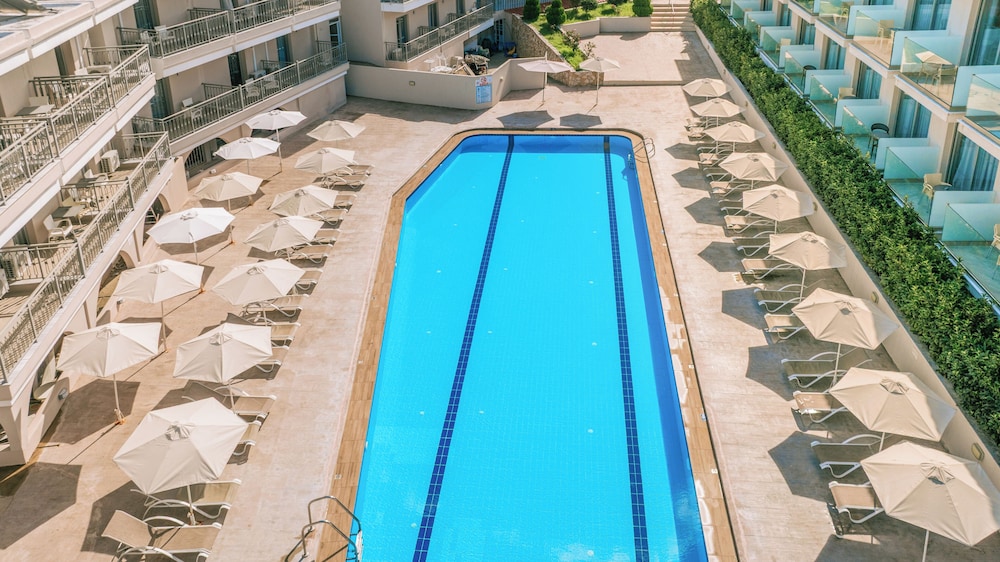 Karras Grande Resort 33/66