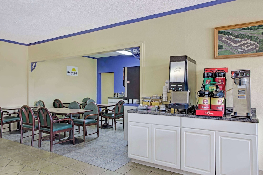 Days Inn By Wyndham Benson 29/33