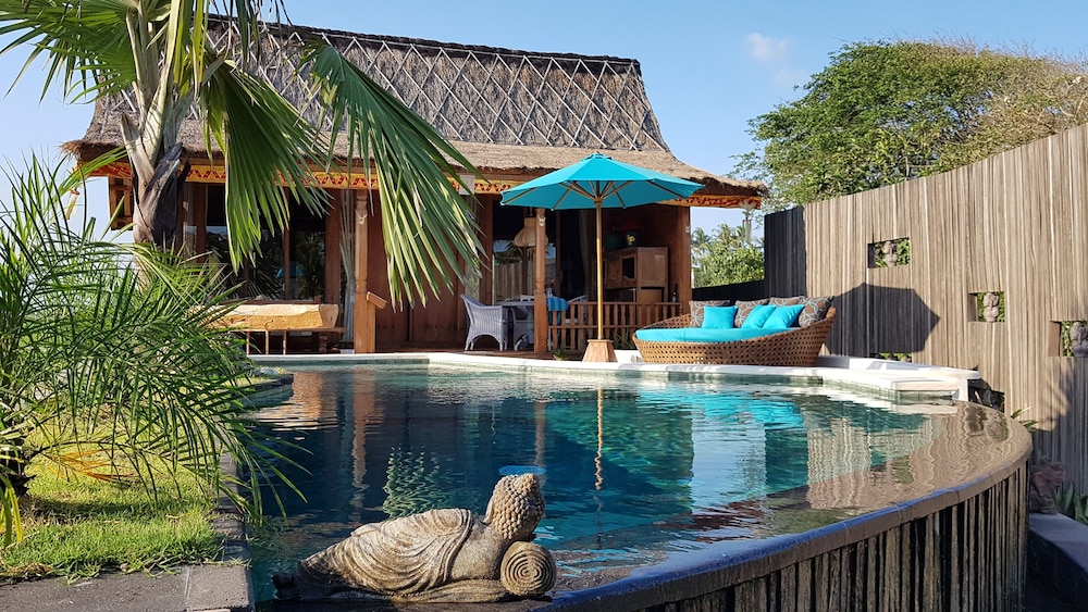Sejuk Beach Villas 48/50