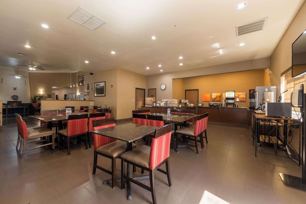 Comfort Inn Suites 55/75