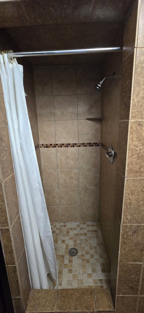 Royal Budget Inn 16/17