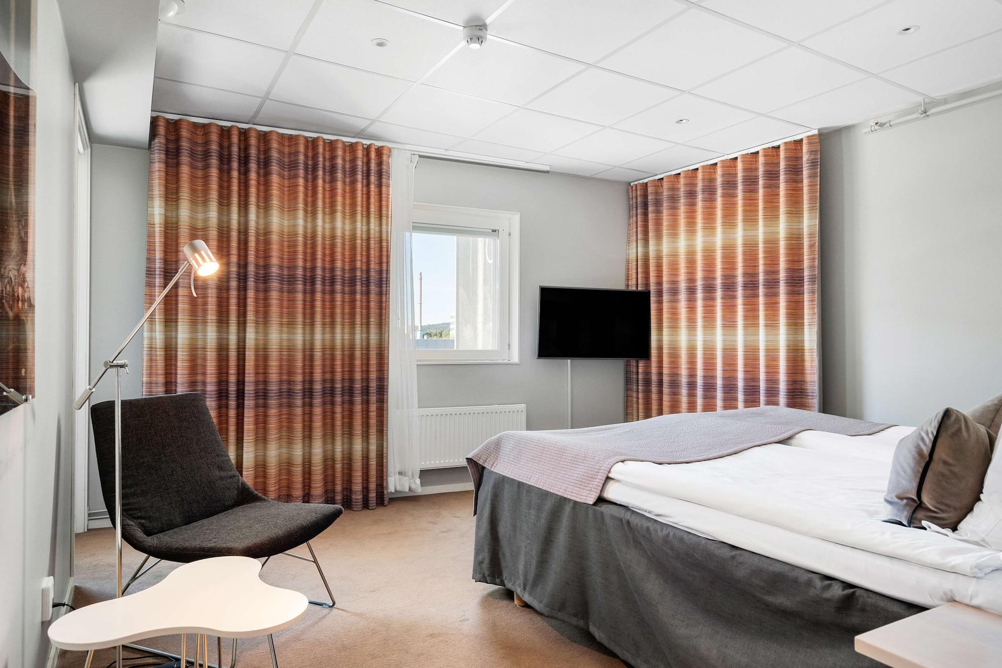 Standard, Multiple Beds, Sofa
