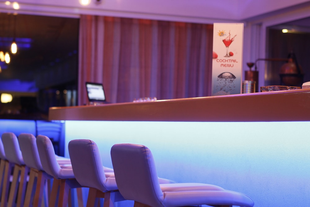 Zoes Hotel 7/36