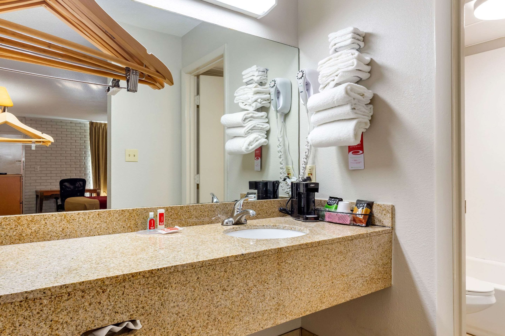 غرفة بسرير كينج لذوي الإعاقة، Econo Lodge Creedmoor - Butner 10/10