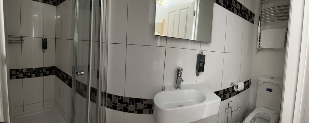 شقة فاخرة بسريرين كوين بإطلالة على الحديقة، Alum Chine Beach House 3/3