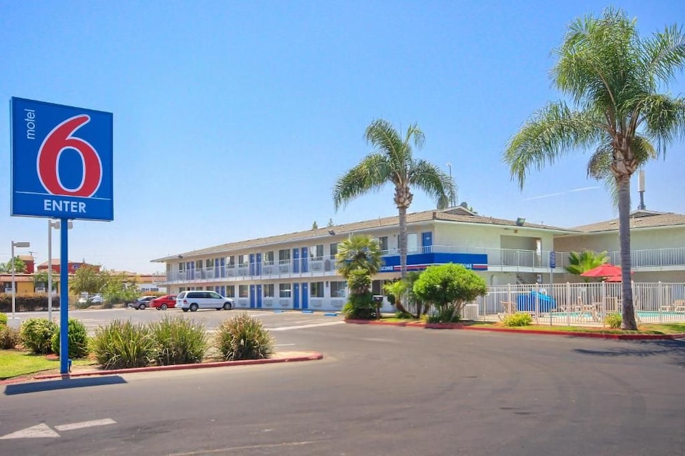 Motel6 Tulare, CA 49/60