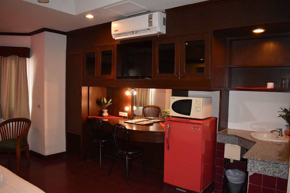 KARON CAFE INN 38/44