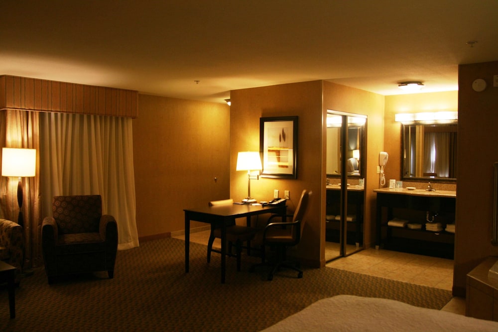 Hampton Inn And Suites Barstow 32/43