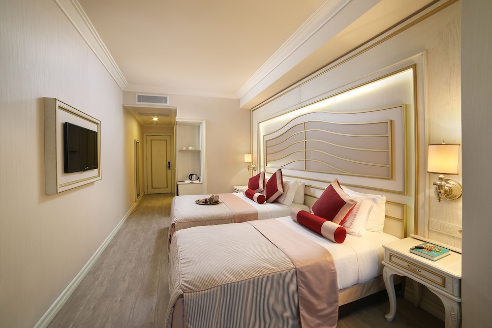 Halifaks Hotel 14/50