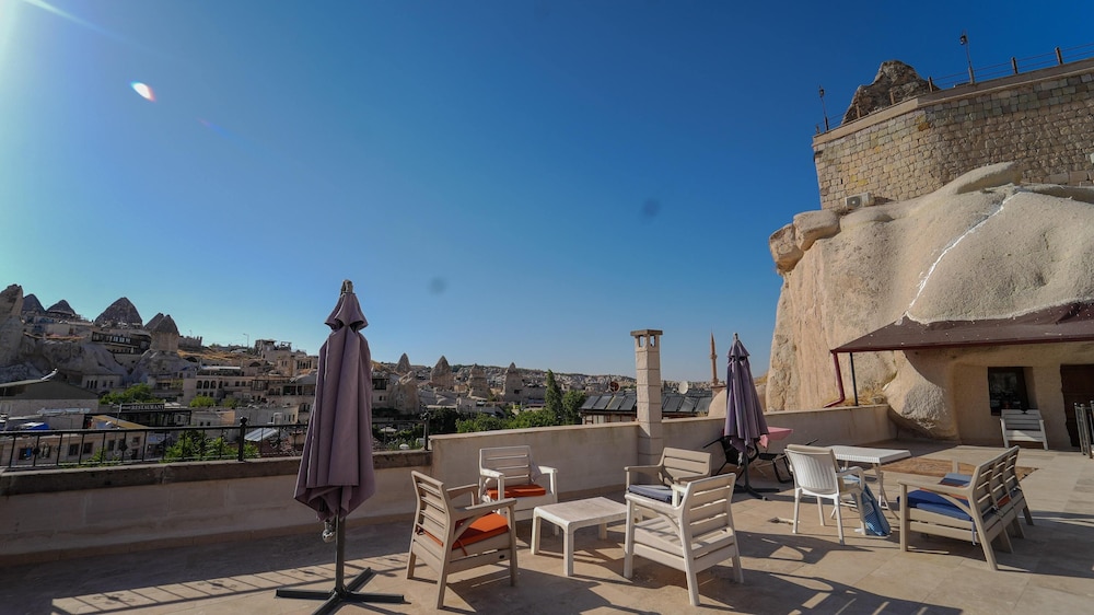 Grand Elite Cave Suites 46/50