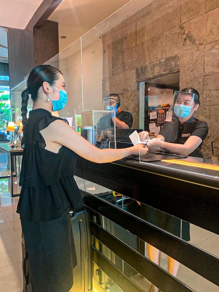 B Hotel Alabang 28/54