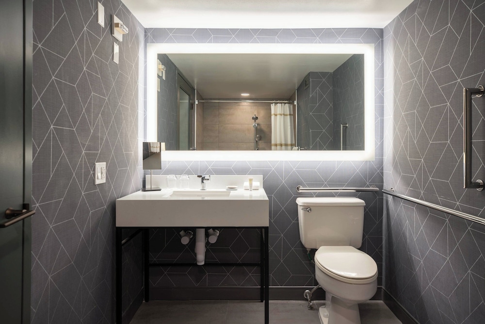 Philadelphia Marriott Old City 63/64