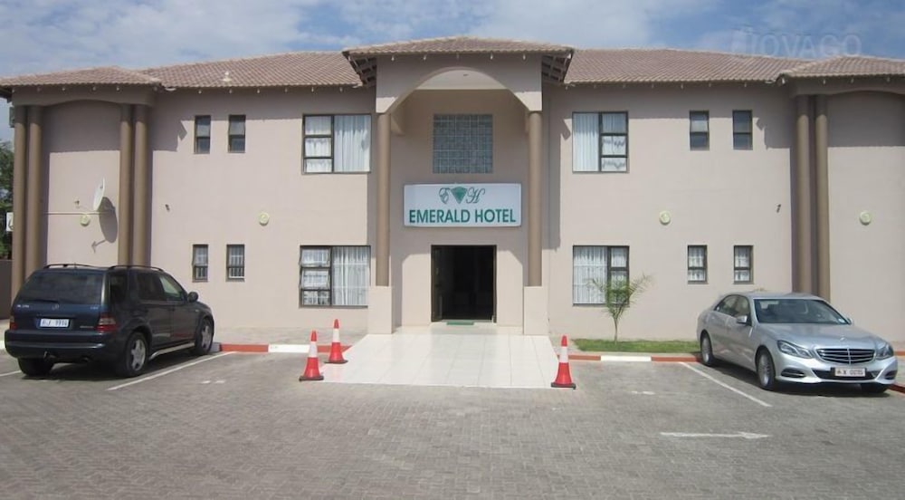 Emerald Hotel 26/32