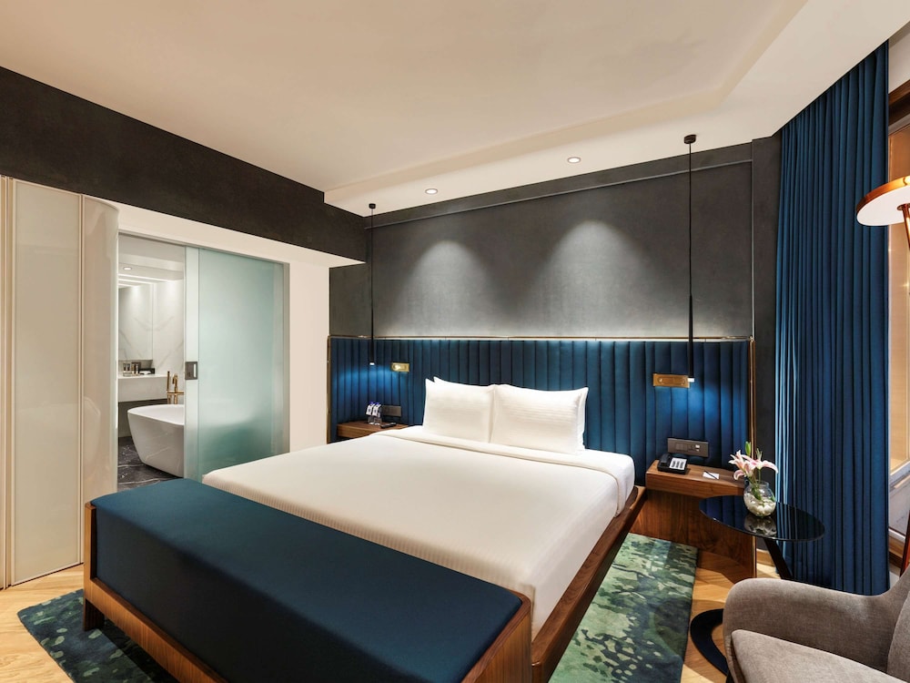 Novotel Mumbai Juhu Beach 24/69