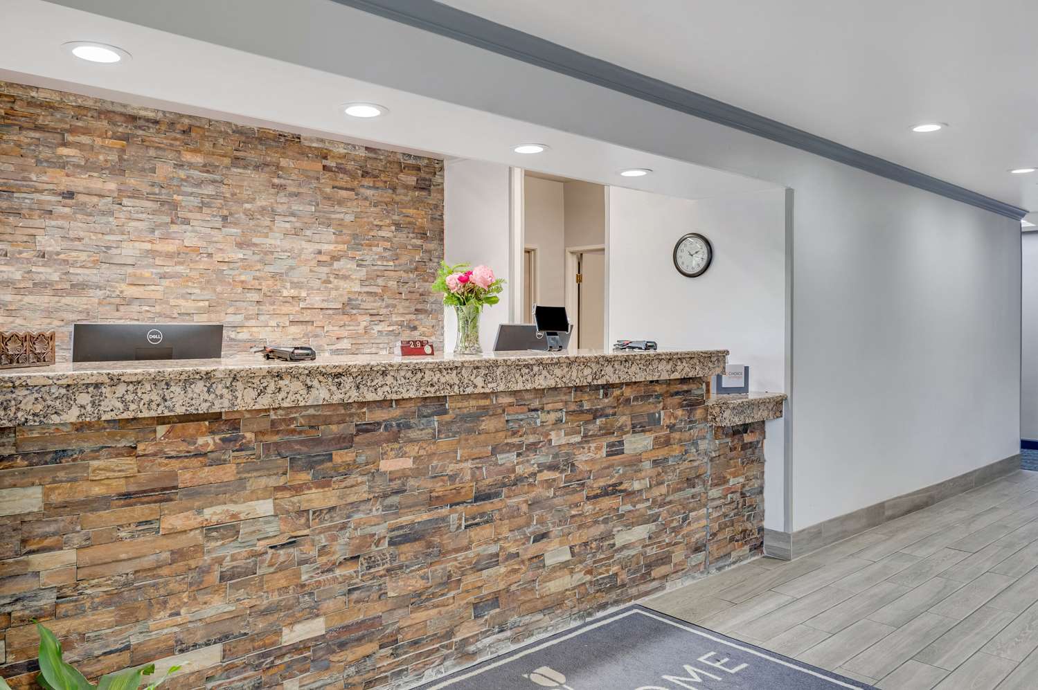 Country Inn & Suites By Radisson Grand Rapids Airport Mi 6/40