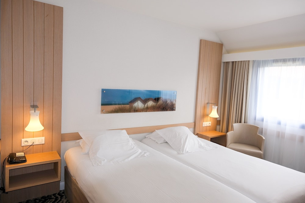Classic, Twin Beds, City View, Pool Access