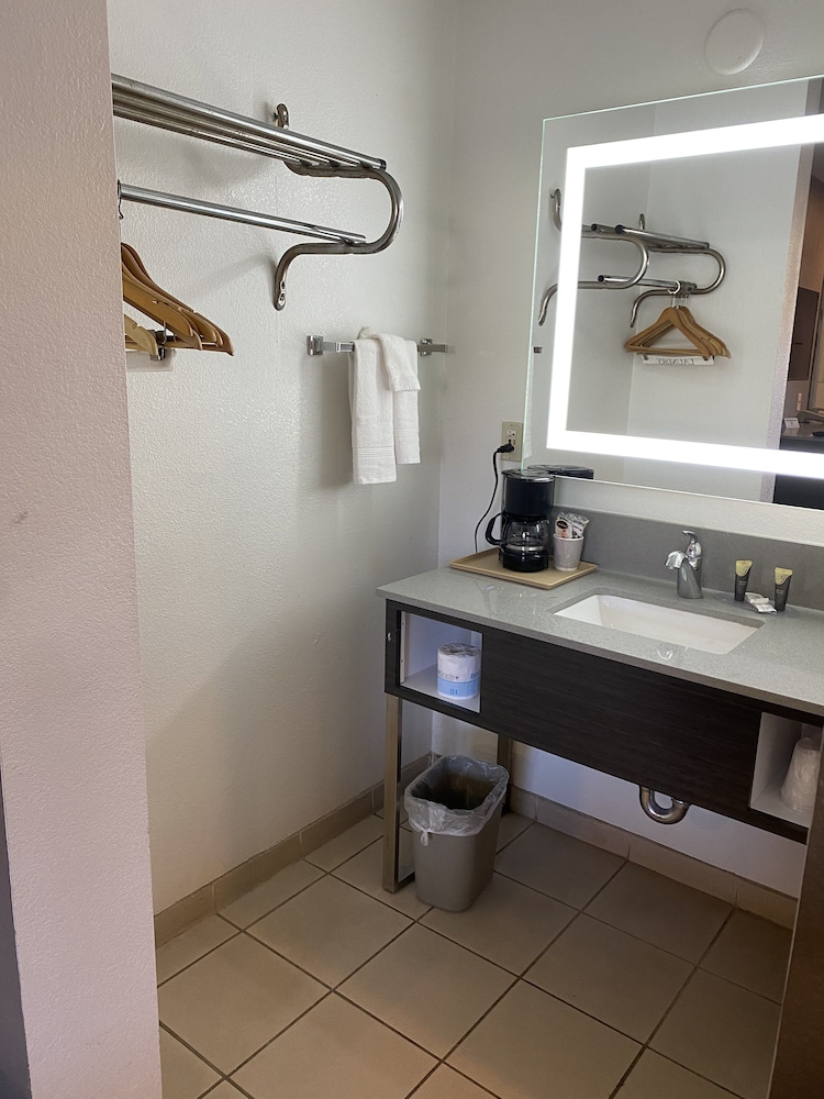 Hotel Palmeras Chula Vista (ex Vagabond Inn Chula Vista) 33/35