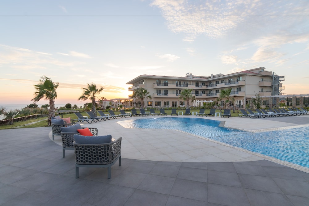 King Maron Beach Hotel & Spa in Maroneia-Sapes