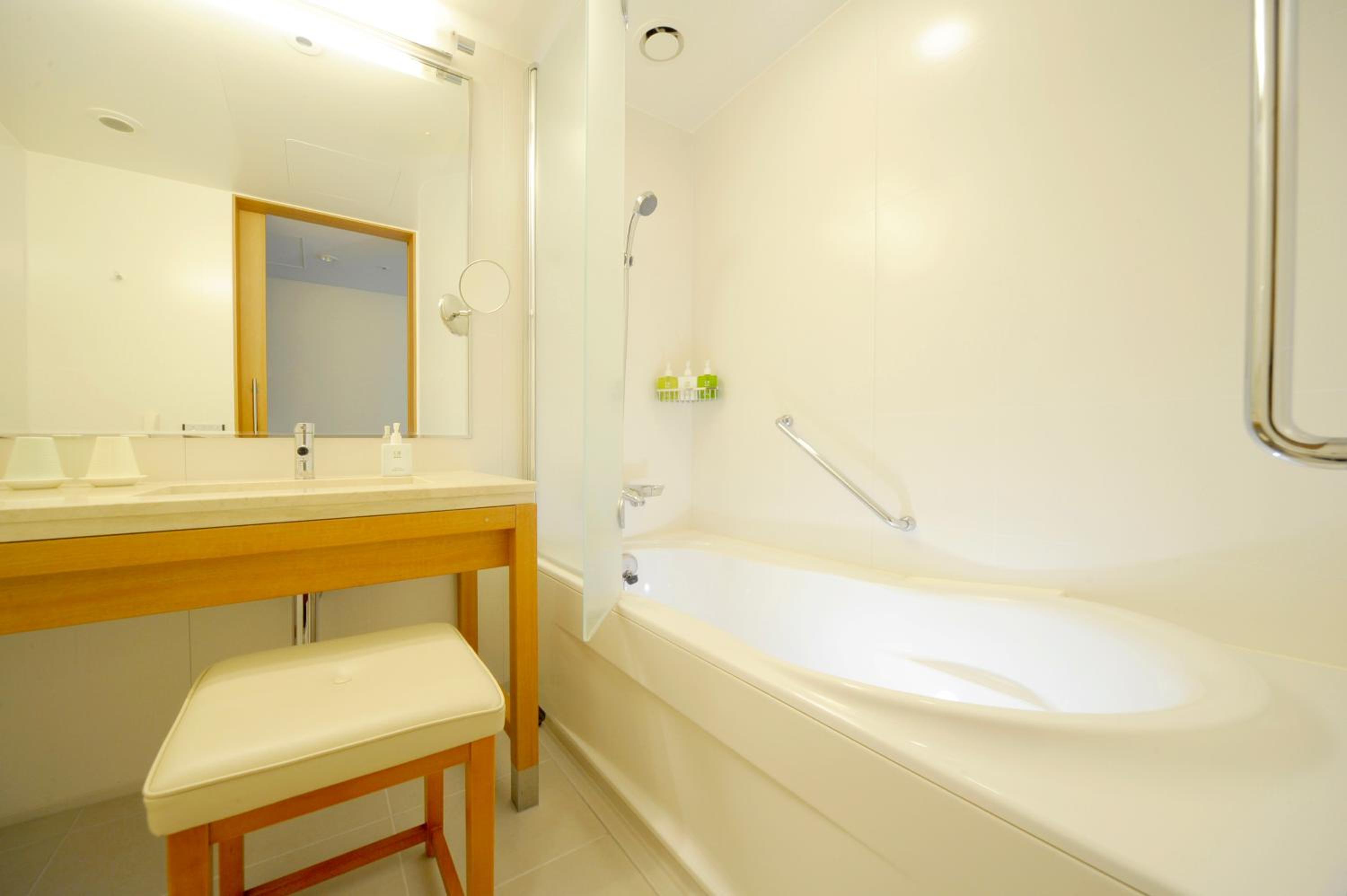 Moderate, Double Bed, Associa Shin Yokohama 7/10