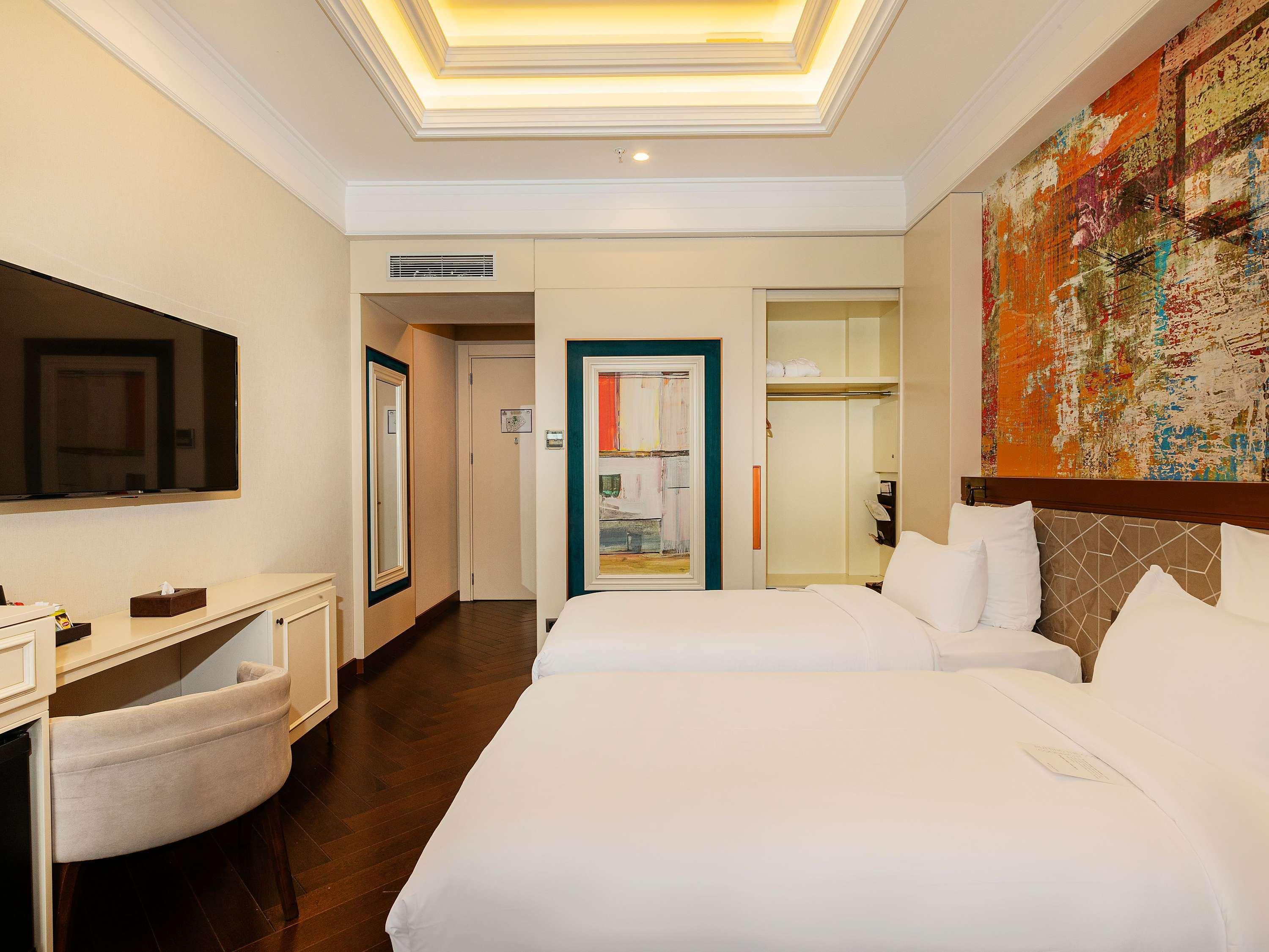 DELUXE, DOUBLE BED