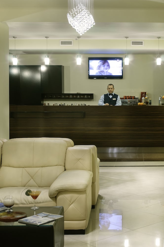 Golden Time Hotel 6/62