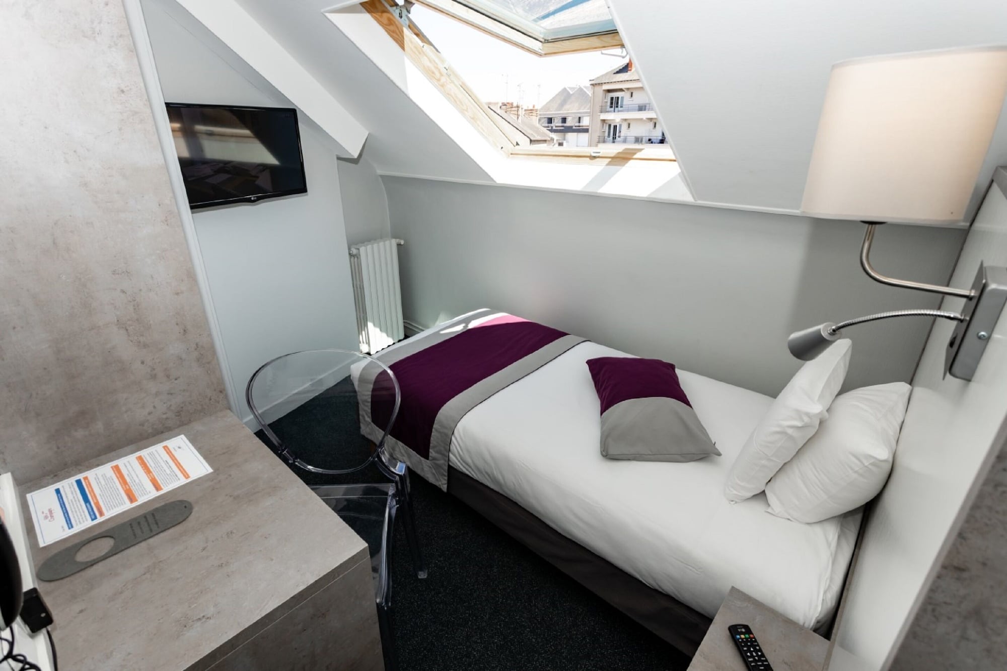 ROOM, SINGLE, SINGLE BED, SMALL