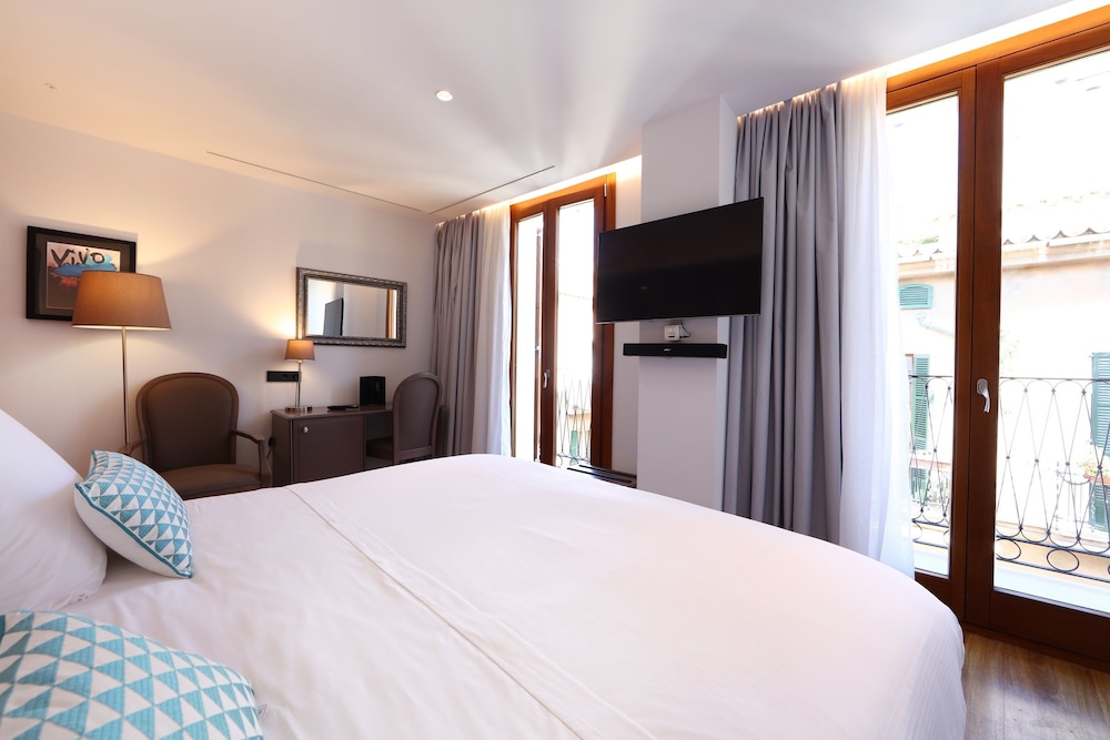 DELUXE, DOUBLE BED