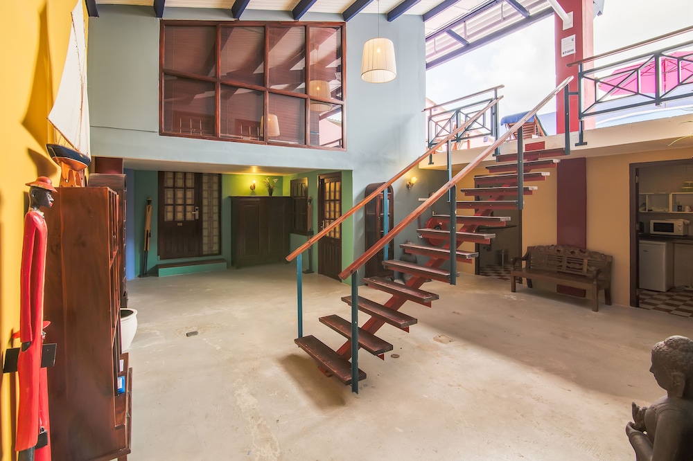 The Ritz Hostel 65/77