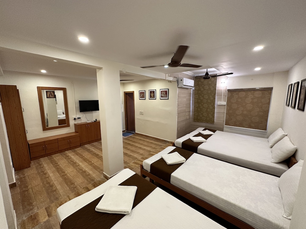 Hotel Ramakrishna 8/32