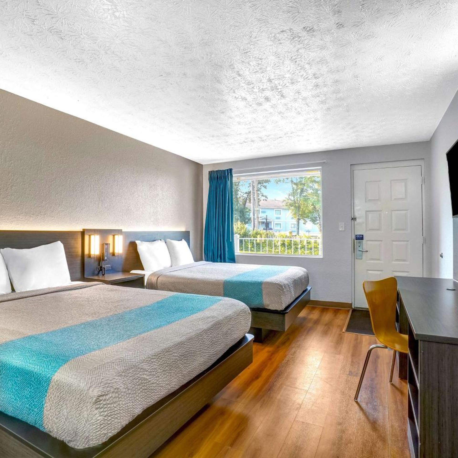 2 Queen Beds - Non-Smoking