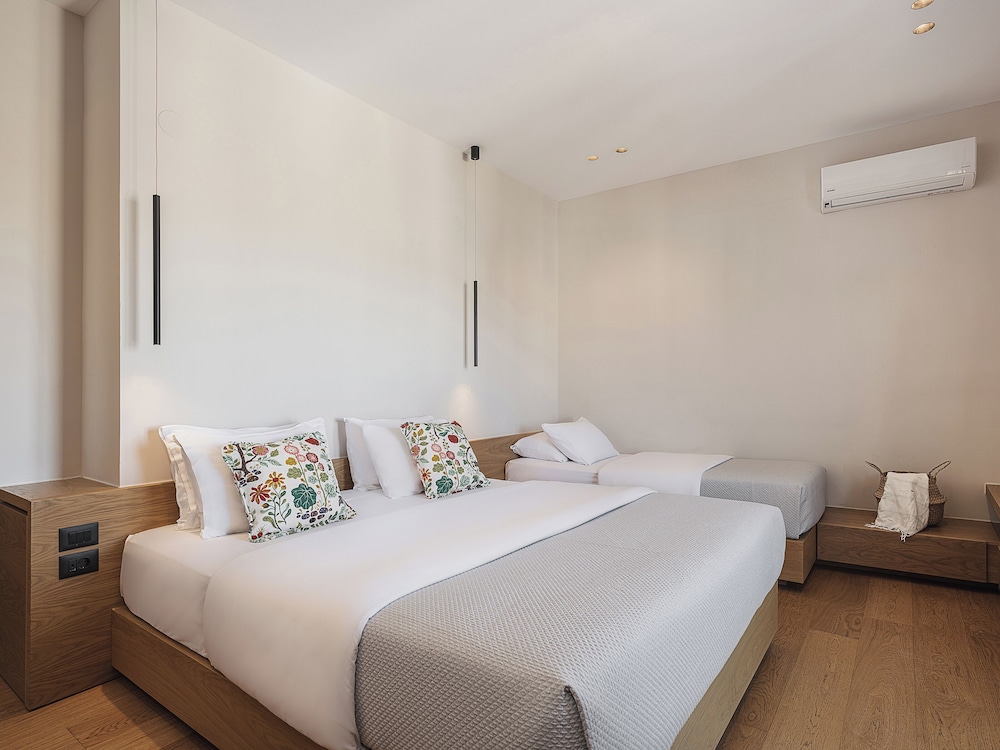 DELUXE, TRIPLE
