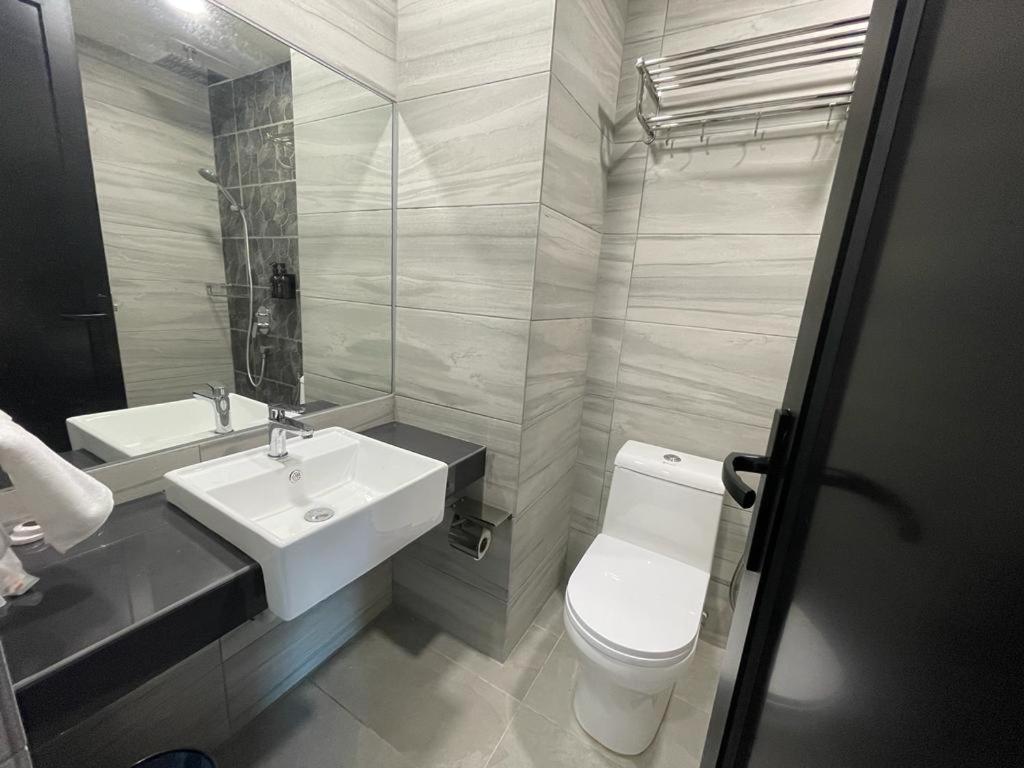 Citi Plaza Hotel & Suites 47/48