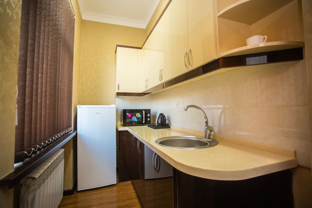Grand Capital Hotel 48/50