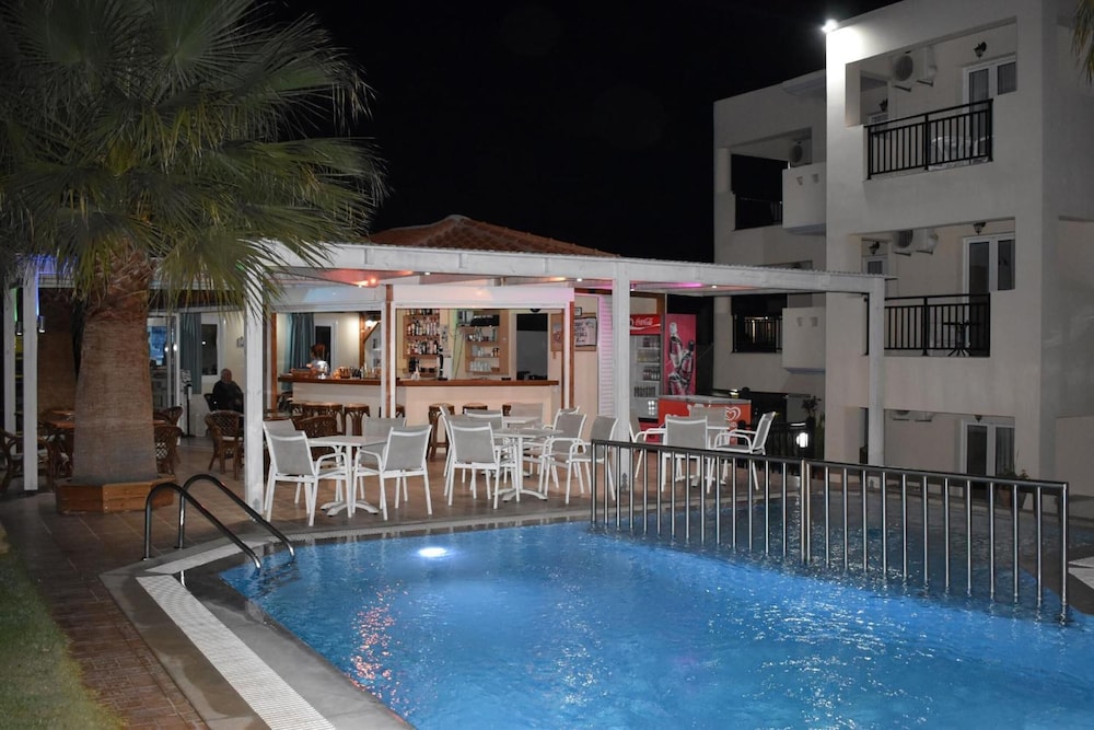Sunshine Studios and Apartments in HERSONISSOS